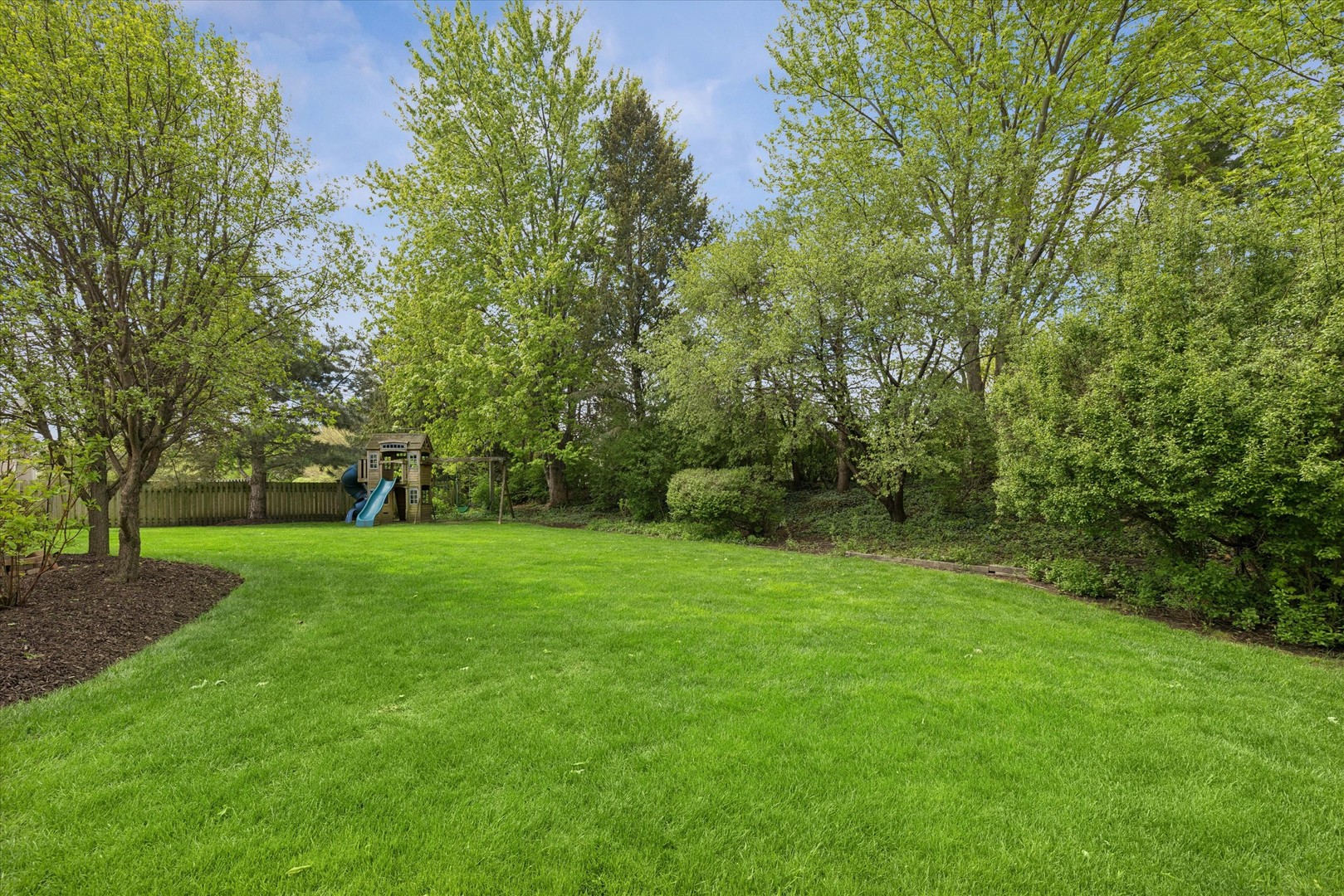 340 Tenby Way Algonquin, IL 60102 - Photo 32 of 36 a view of a grassy field with trees