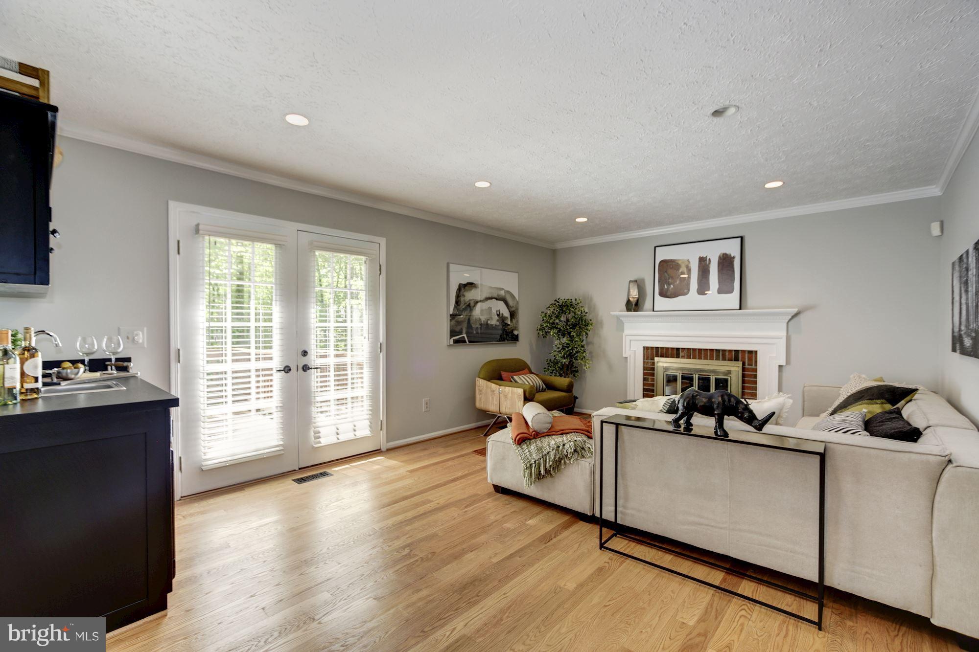1329 Quail Ridge Drive Reston, VA 20194 - Photo 6 of 30 Family Room