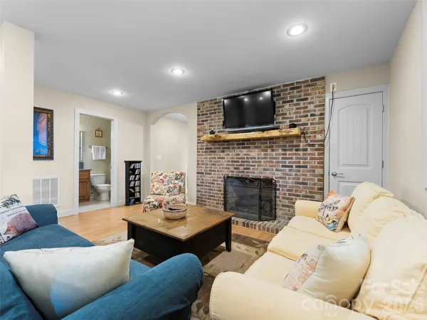 $950,000 | 67 Ossarooga Court, Brevard, NC 28712