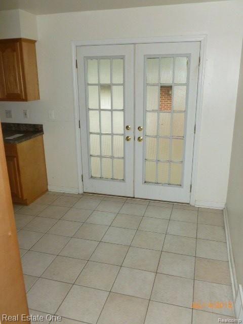 24924 Mabray Avenue Eastpointe, MI 48021 - Photo 7 of 12 P1040494.JPG