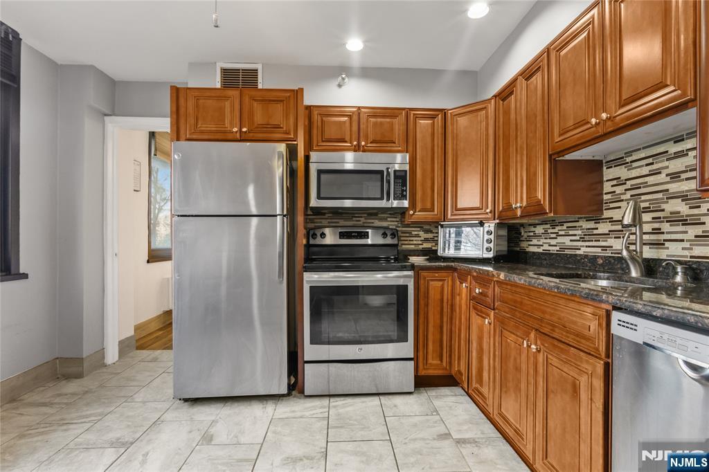 326 Prospect Avenue, Unit 1A Hackensack, NJ 07601 - Photo 9 of 31