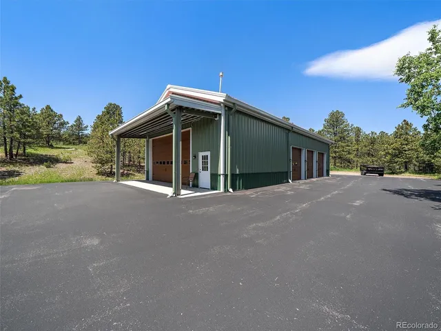 a picture of a wall with a white wall and a picture of a white wall