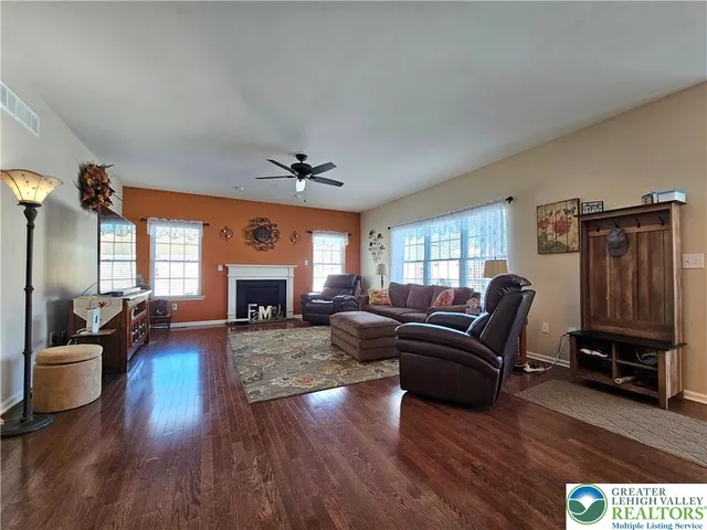 $449,900 | 118 East 1st Street, Wind Gap, PA 18091