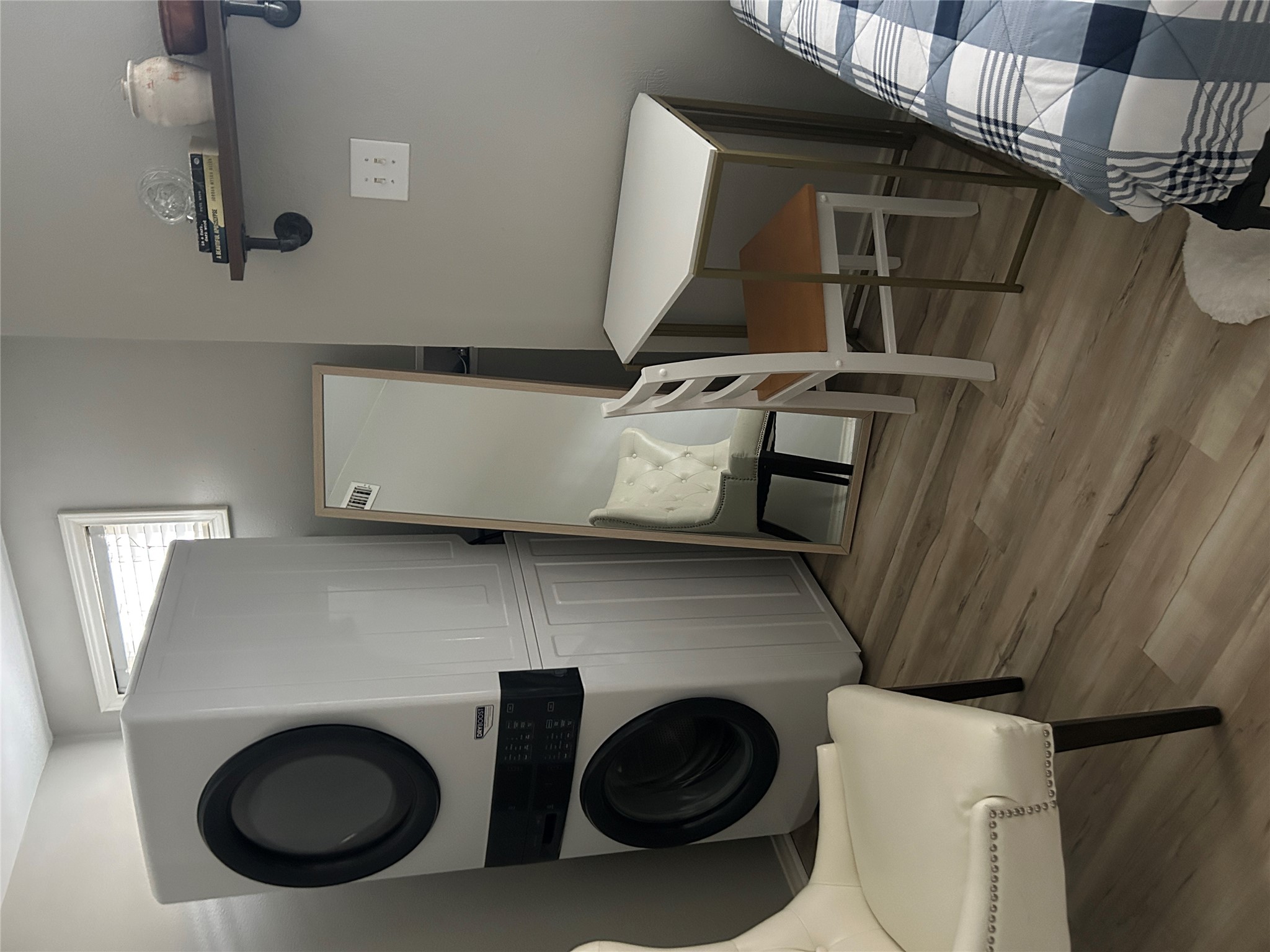 4611 Rosedale Avenue Austin, TX 78756 - Photo 33 of 35 Secondary bedroom equipped with stackable W/D set up.