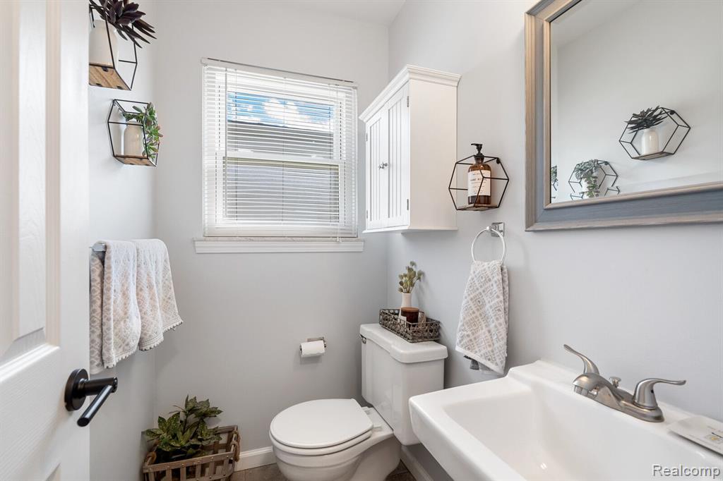 42102 Ridge Road West Novi, MI 48375 - Photo 20 of 29