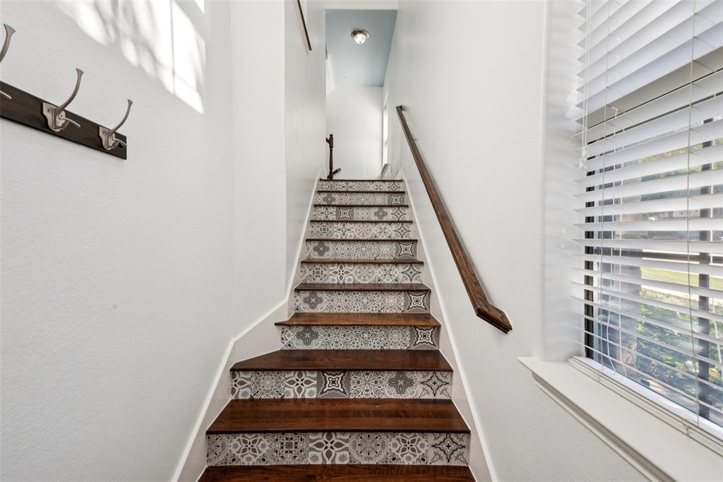 1503 Biltmore Lane Irving, TX 75063 - Photo 4 of 34 a view of entryway