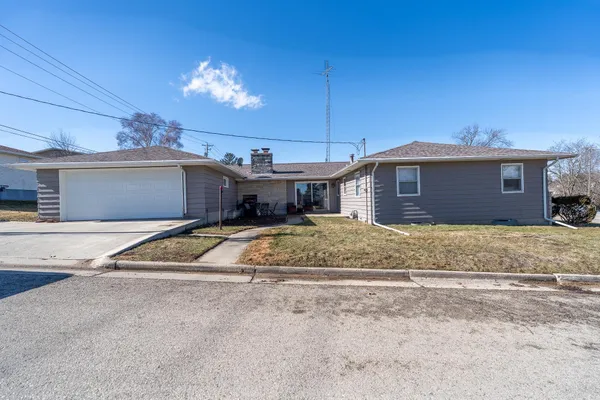 $155,000 | 330 East Edgewater Street, Cambria, WI 53923