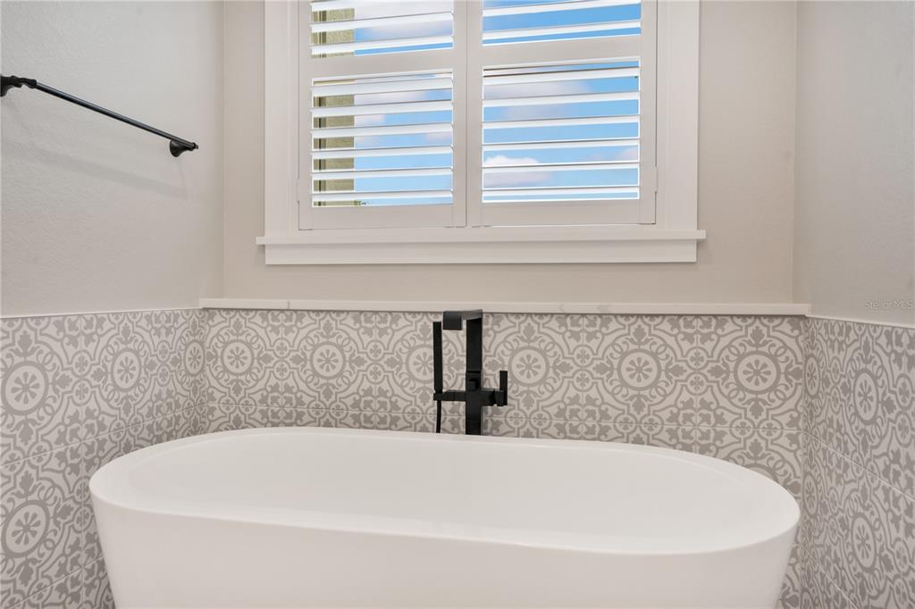 440 Palma Ceia Road Winter Haven, FL 33884 - Photo 31 of 78 a white bath tub sitting in a bathroom next to a window