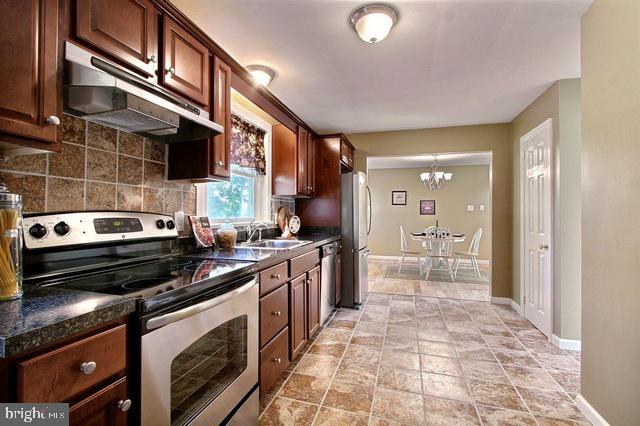 4 Della Road Lancaster, PA 17602 - Photo 7 of 25