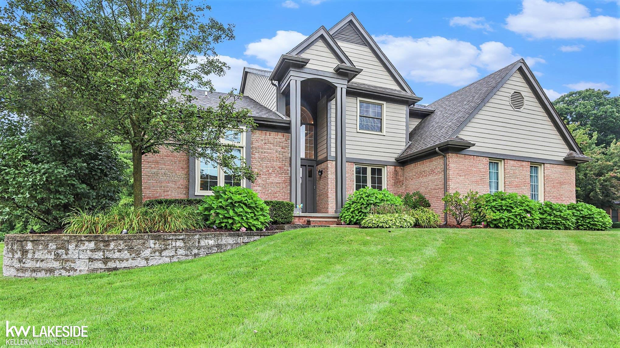 2694 Forest View Court Rochester Hills, MI 48307 - Photo 3 of 47