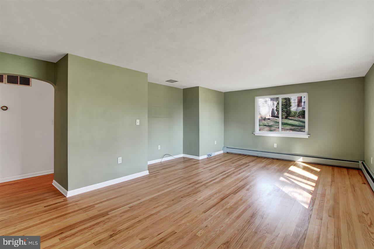 1280 Crescent Road York, PA 17402 - Photo 2 of 25 Gallery Image 2