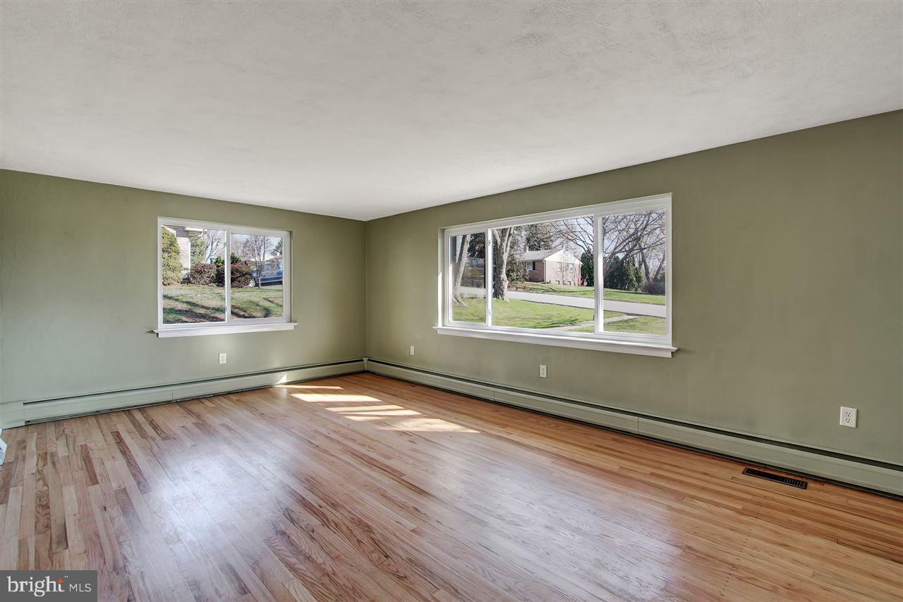 1280 Crescent Road York, PA 17402 - Photo 4 of 25 Gallery Image 4