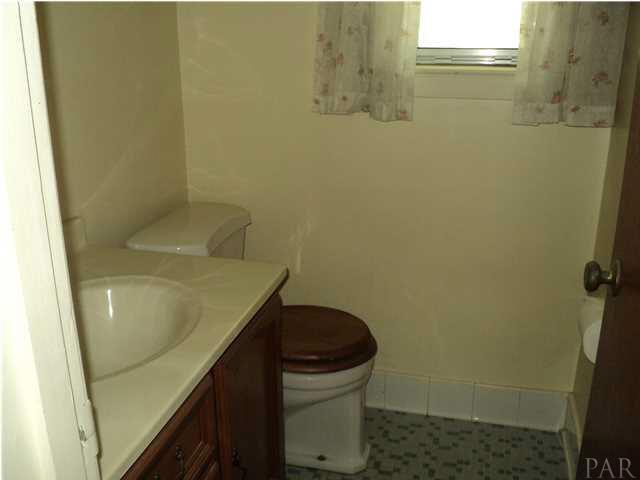 131 Vanderbilt Road Pensacola, FL 32506 - Photo 6 of 9 Handy half bath