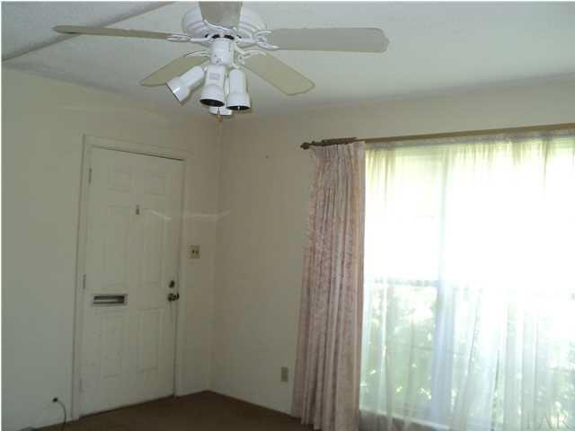 131 Vanderbilt Road Pensacola, FL 32506 - Photo 8 of 9 Large living room