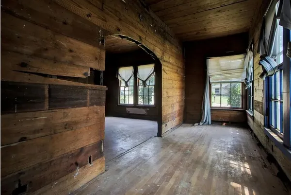 a view of an empty room with a fireplace