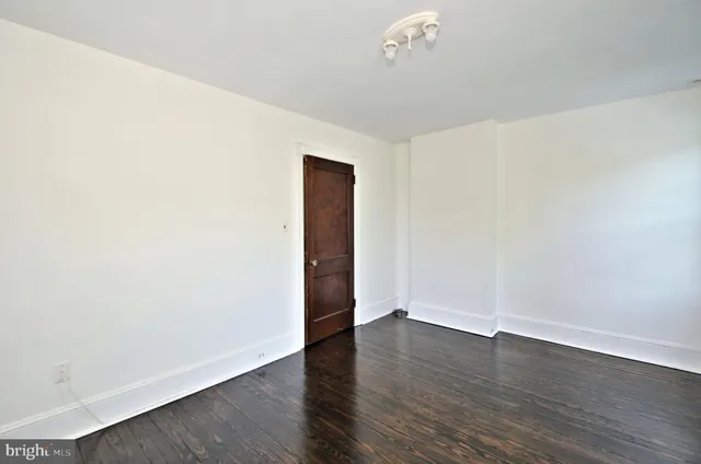 a bathroom with double vanity sinks and a mirror