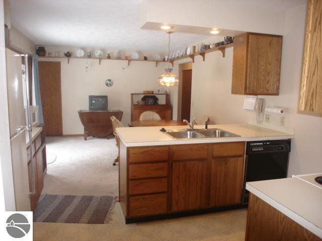 4099 Summerhill Road Traverse City, MI 49684 - Photo 8 of 14 1689523-7.JPG