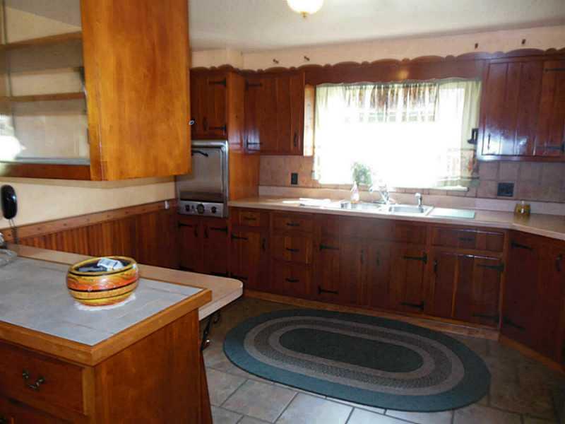 5283 Greensburg Road Apollo, PA 15613 - Photo 6 of 24 Kitchen.