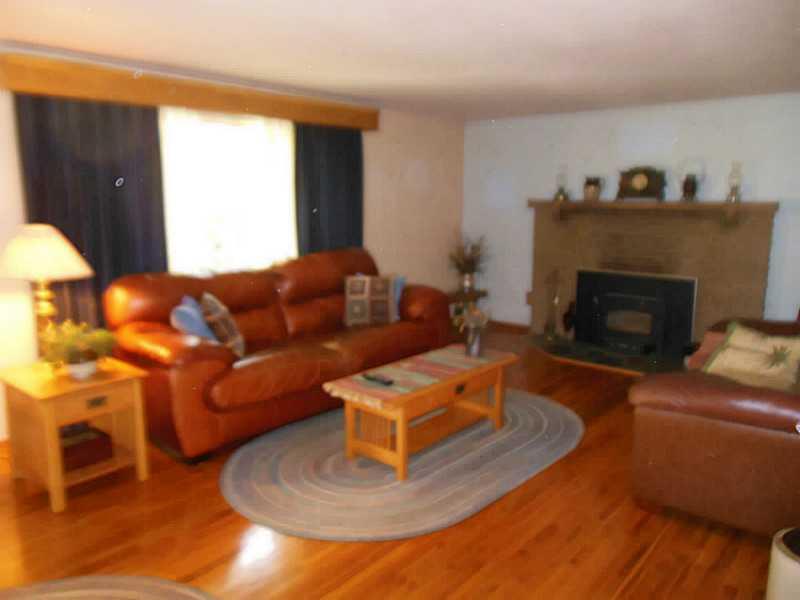 5283 Greensburg Road Apollo, PA 15613 - Photo 8 of 24 Living Room.