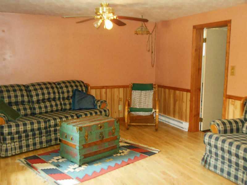 5283 Greensburg Road Apollo, PA 15613 - Photo 9 of 24 Living Room.