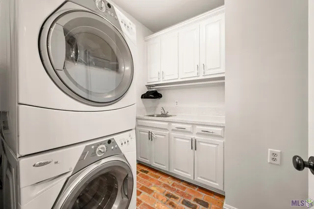 $625,000 | 10813 North Oak Hills Parkway, Baton Rouge, LA 70810