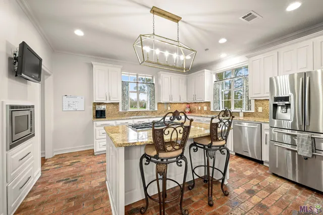 $625,000 | 10813 North Oak Hills Parkway, Baton Rouge, LA 70810