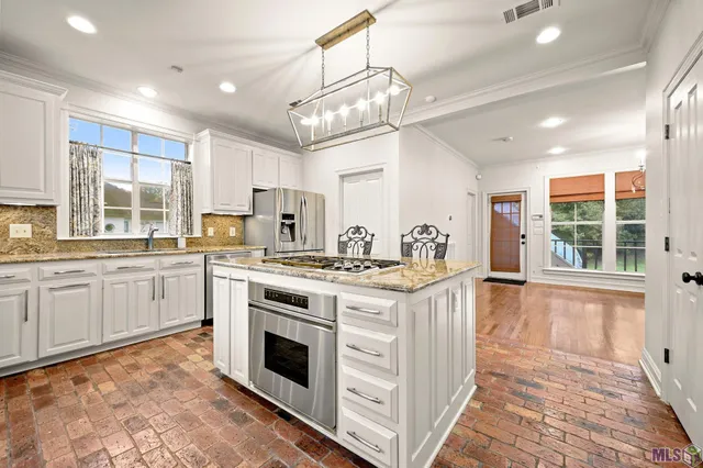 $625,000 | 10813 North Oak Hills Parkway, Baton Rouge, LA 70810