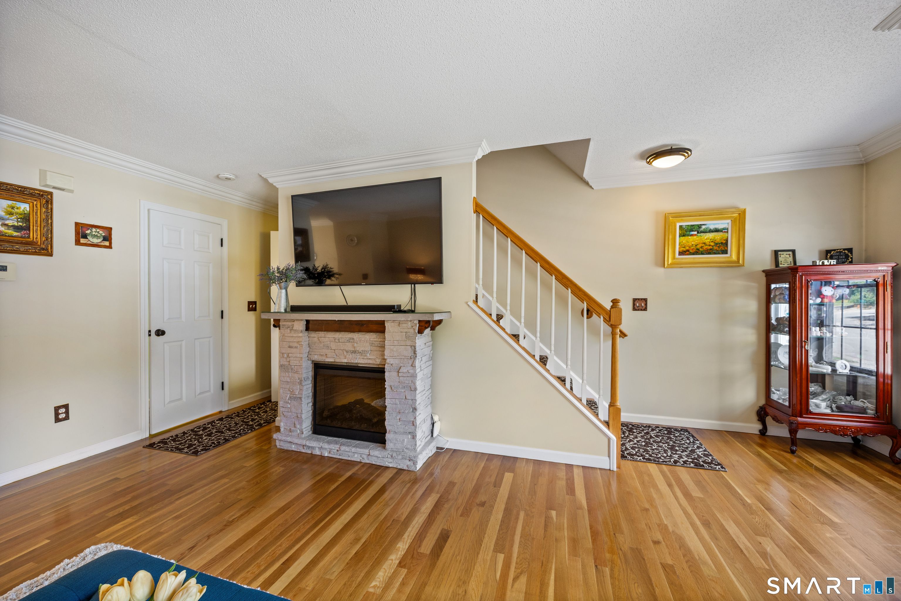 119 Taft Pointe, Unit 3 Waterbury, CT 06708 - Photo 5 of 29 Electric fireplace