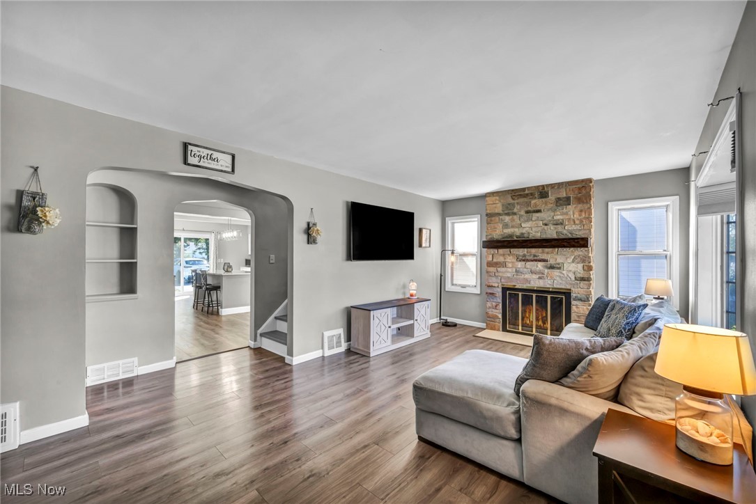 1637 Lander Road Cleveland, OH 44124 - Photo 5 of 25