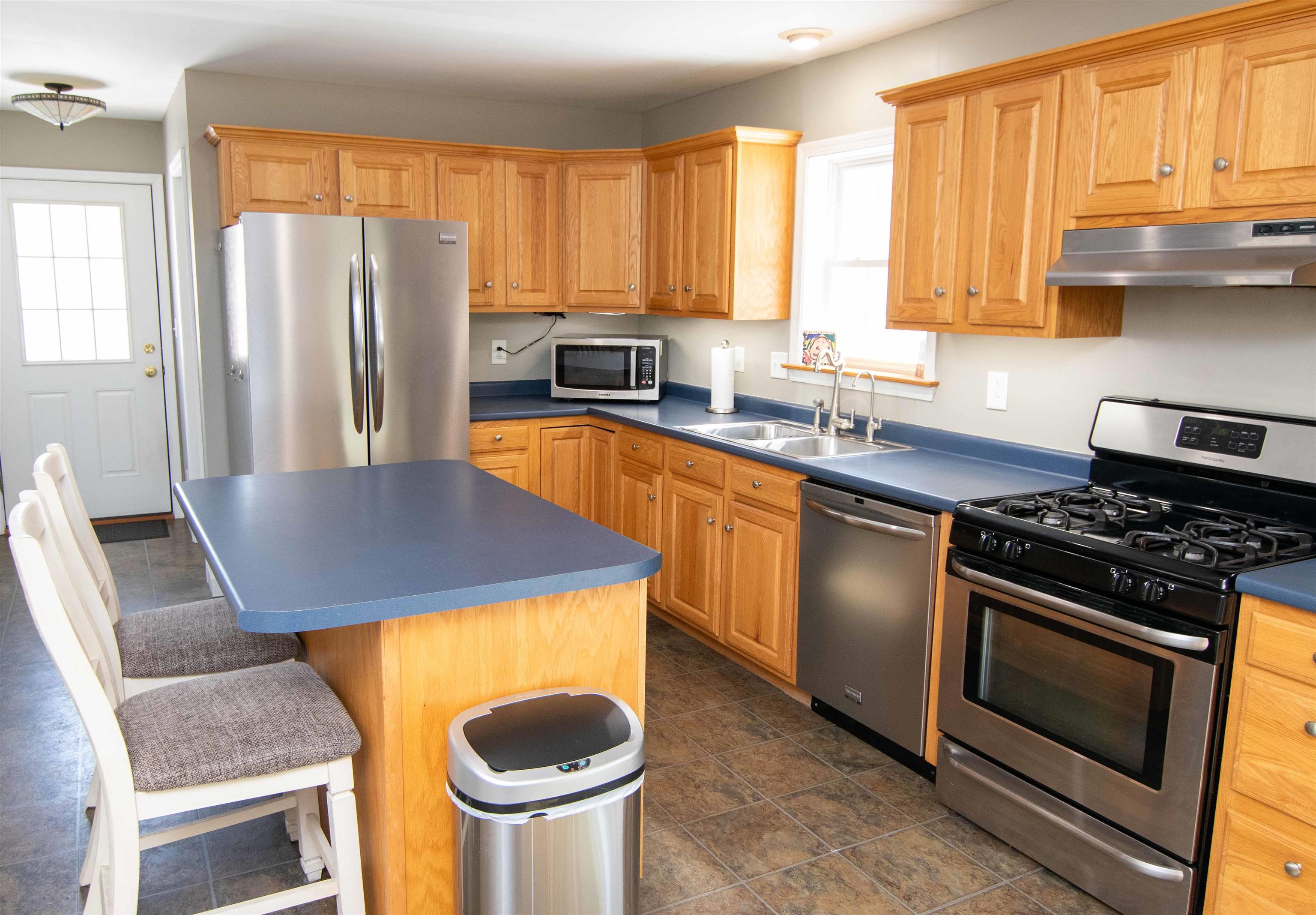 34 Scribner Road Raymond, NH 03077 - Photo 3 of 49 Gallery Image 3