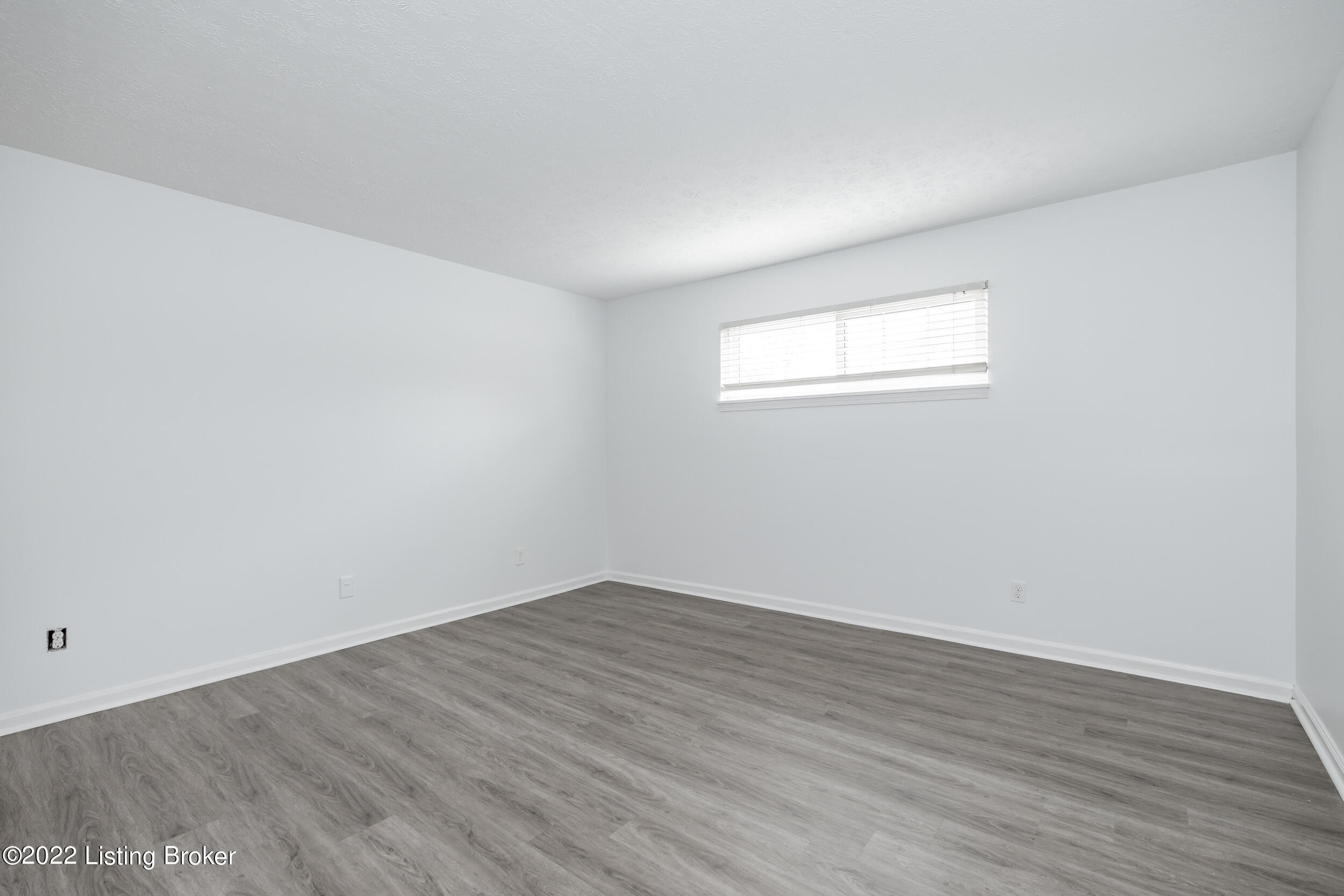 2300 Dundee Road, Unit 1 Louisville, KY 40205 - Photo 16 of 28 2300 Dundee Rd 01-16