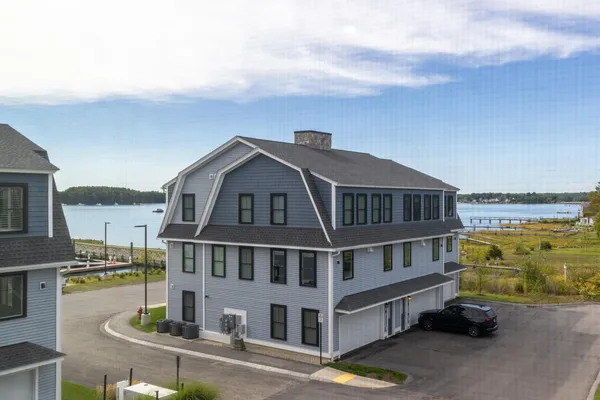 $1,695,000 | 28 Little Bay Drive, Unit 28, Dover, NH 03820