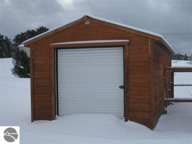 1375 Bass Lake Road Traverse City, MI 49685 - Photo 6 of 18 1733051-5.JPG
