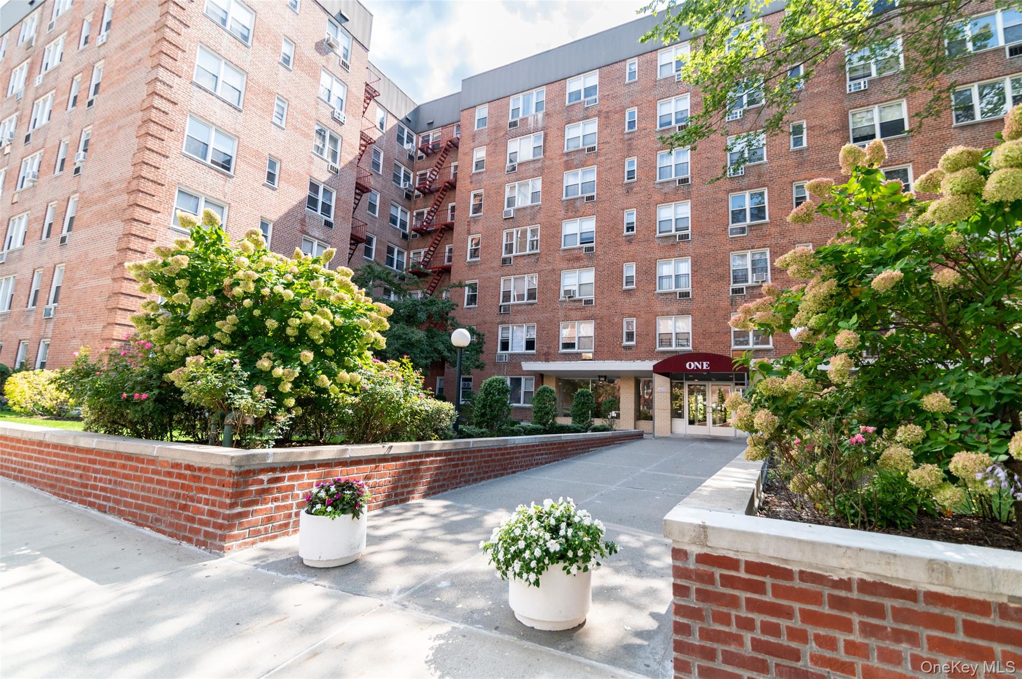 1 Sadore Lane, Unit 5A Yonkers, NY 10710 - Photo 19 of 23 a view of a balcony with plants