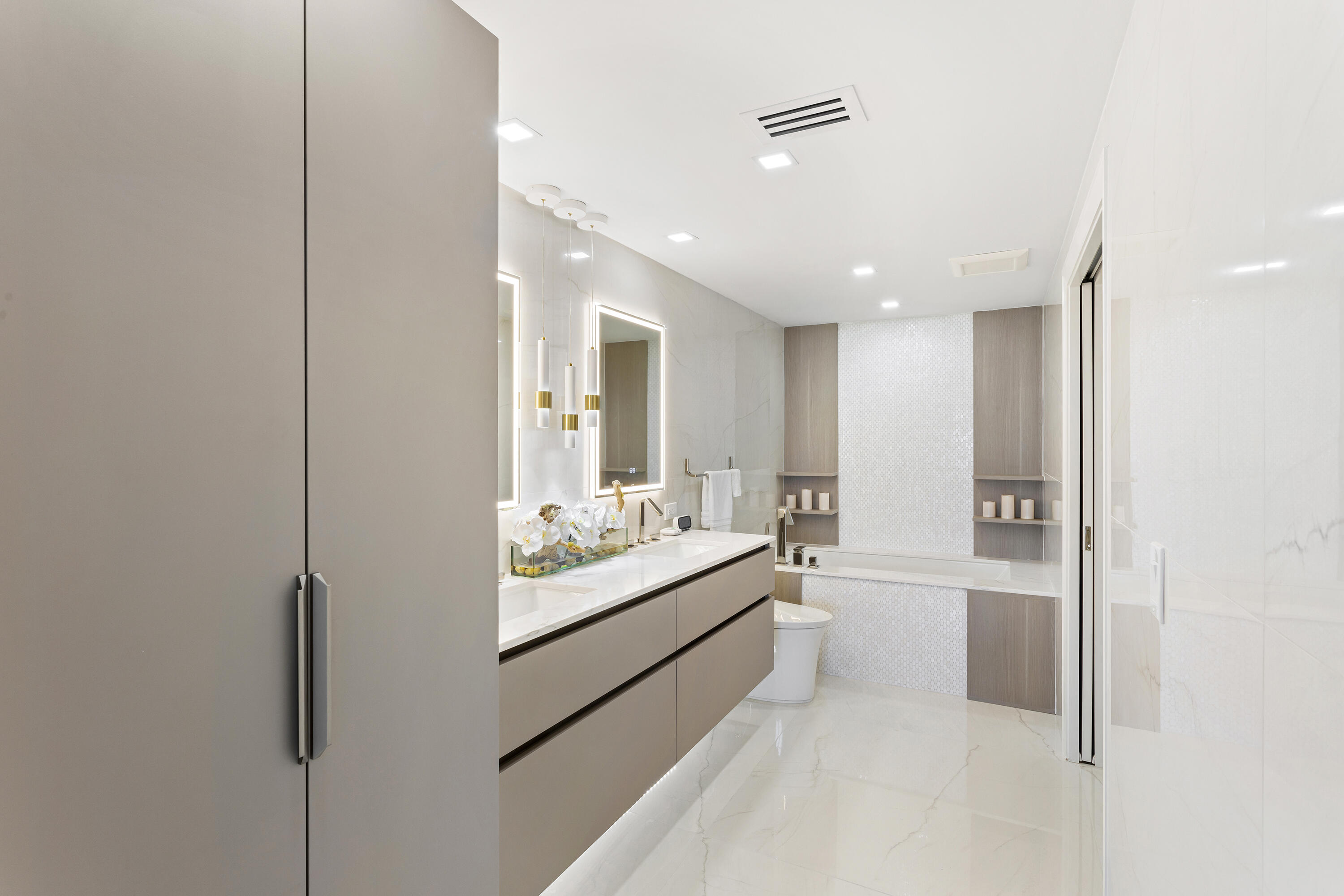 875 East Camino Real, Unit 11A Boca Raton, FL 33432 - Photo 11 of 29 PRIMARY BATH