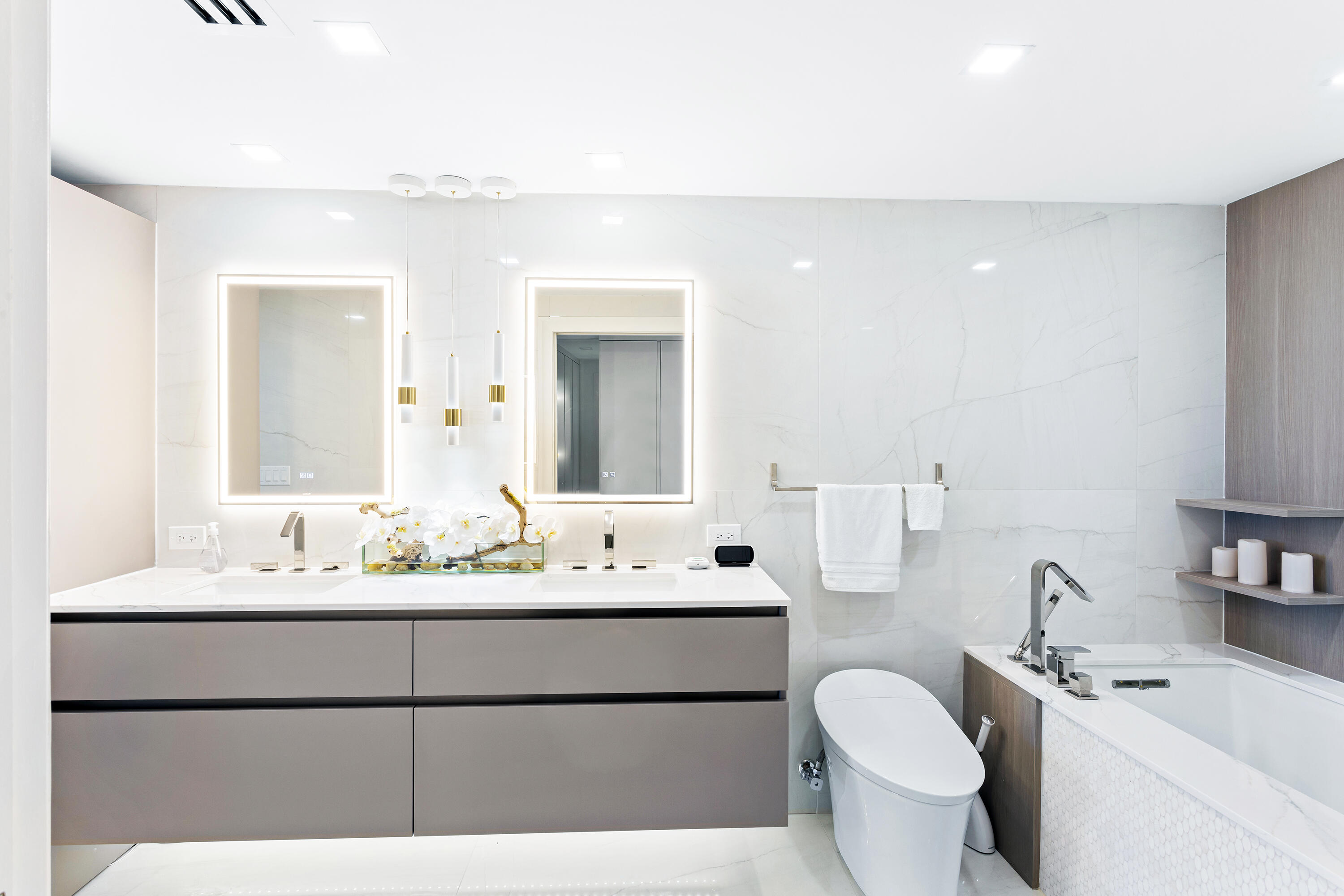 875 East Camino Real, Unit 11A Boca Raton, FL 33432 - Photo 12 of 29 PRIMARY BATH