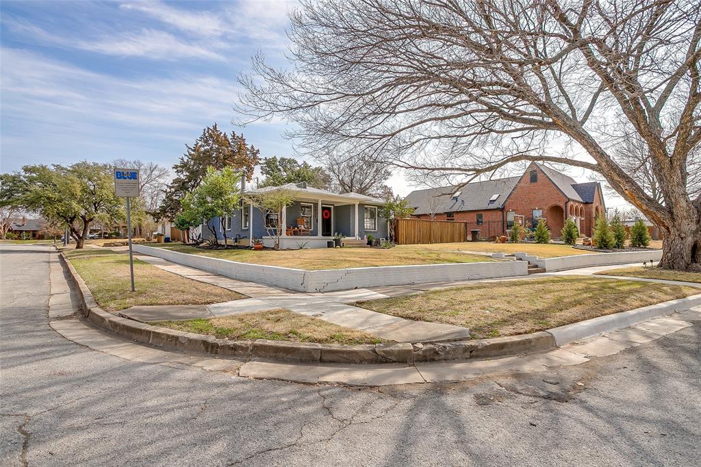 3033 6th Avenue Fort Worth, TX 76110 - Photo 3 of 35