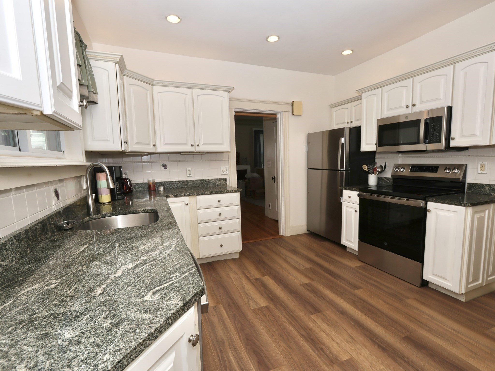 37 Proctor Street Worcester, MA 01606 - Photo 6 of 18 Gallery Image 6