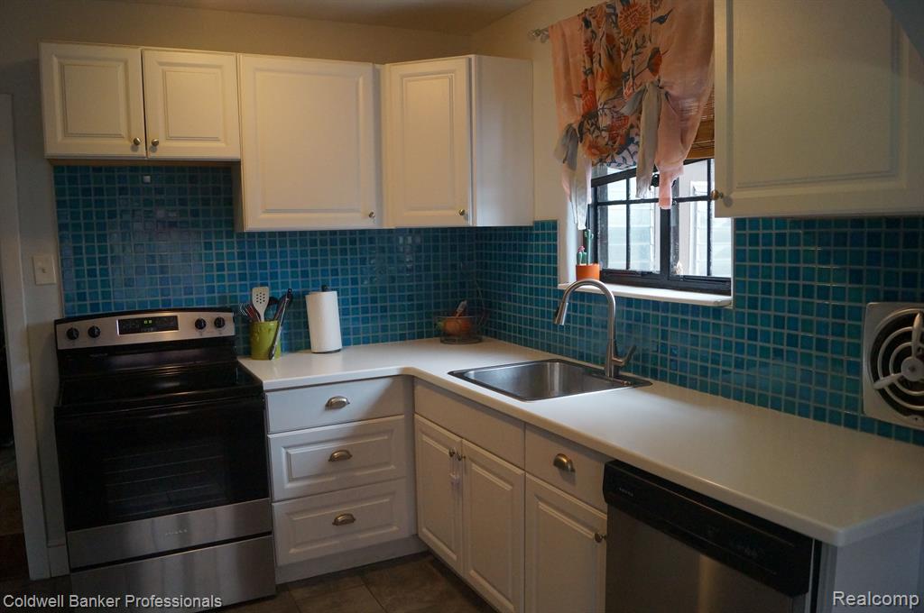 19440 Gainsborough Road Detroit, MI 48223 - Photo 11 of 47 Gallery Image 11