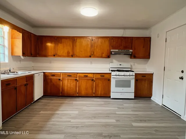 $1,050 | 619 East 8th Street, Unit B, Picayune, MS 39466