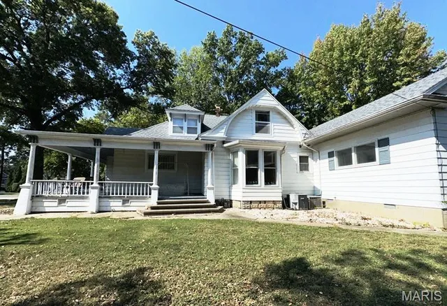 $105,000 | 286 Franklin Street, White Hall, IL 62092