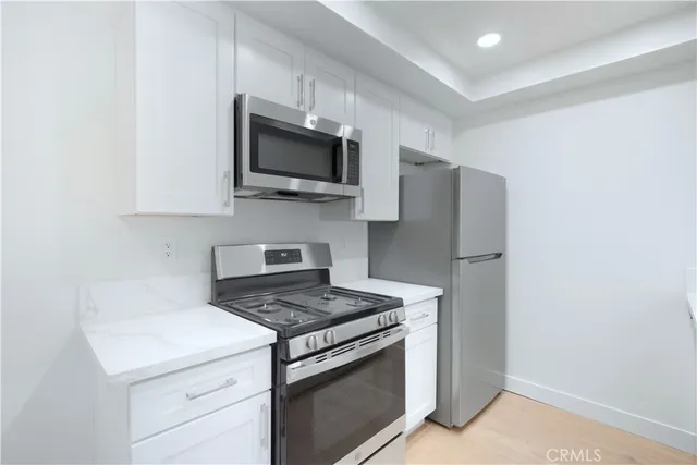 $2,500 | 421 Coral Reef Drive, Huntington Beach, CA 92648