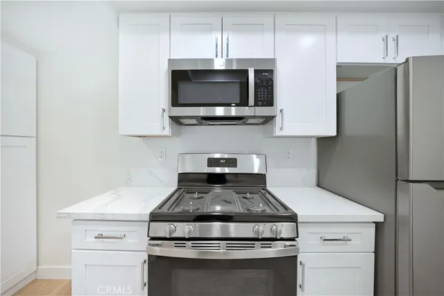 $2,500 | 421 Coral Reef Drive, Huntington Beach, CA 92648