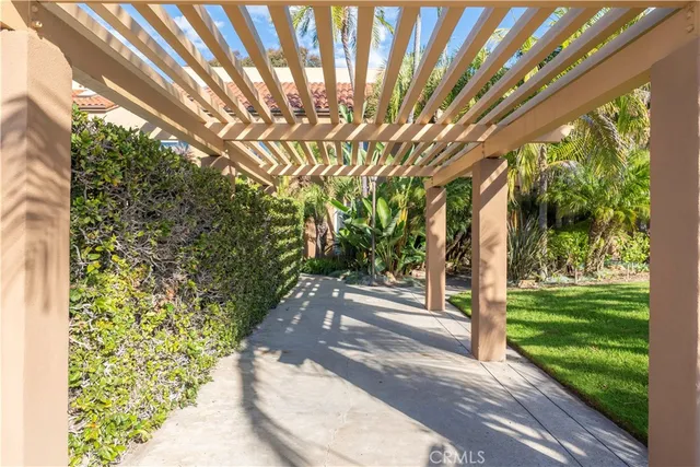 $2,500 | 421 Coral Reef Drive, Huntington Beach, CA 92648