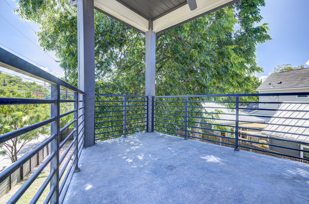 2406 East 16th Street Austin, TX 78702 - Photo 28 of 39 a view of backyard with green space