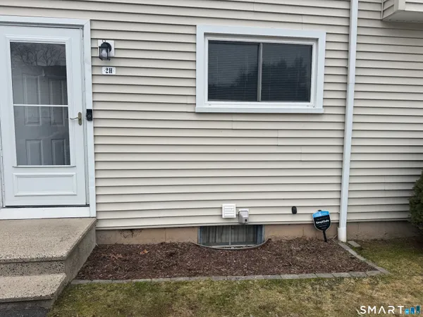 $2,000 | 1081 New Haven Road, Unit 2H, Naugatuck, CT 06770