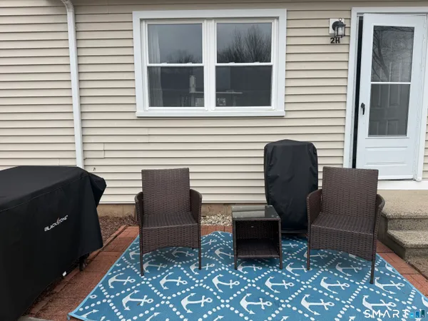 $2,000 | 1081 New Haven Road, Unit 2H, Naugatuck, CT 06770
