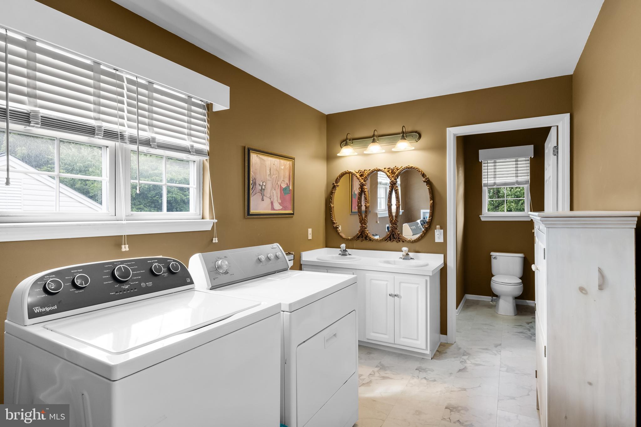 40 Ashley Drive Delran, NJ 08075 - Photo 29 of 45 Primary Bathroom