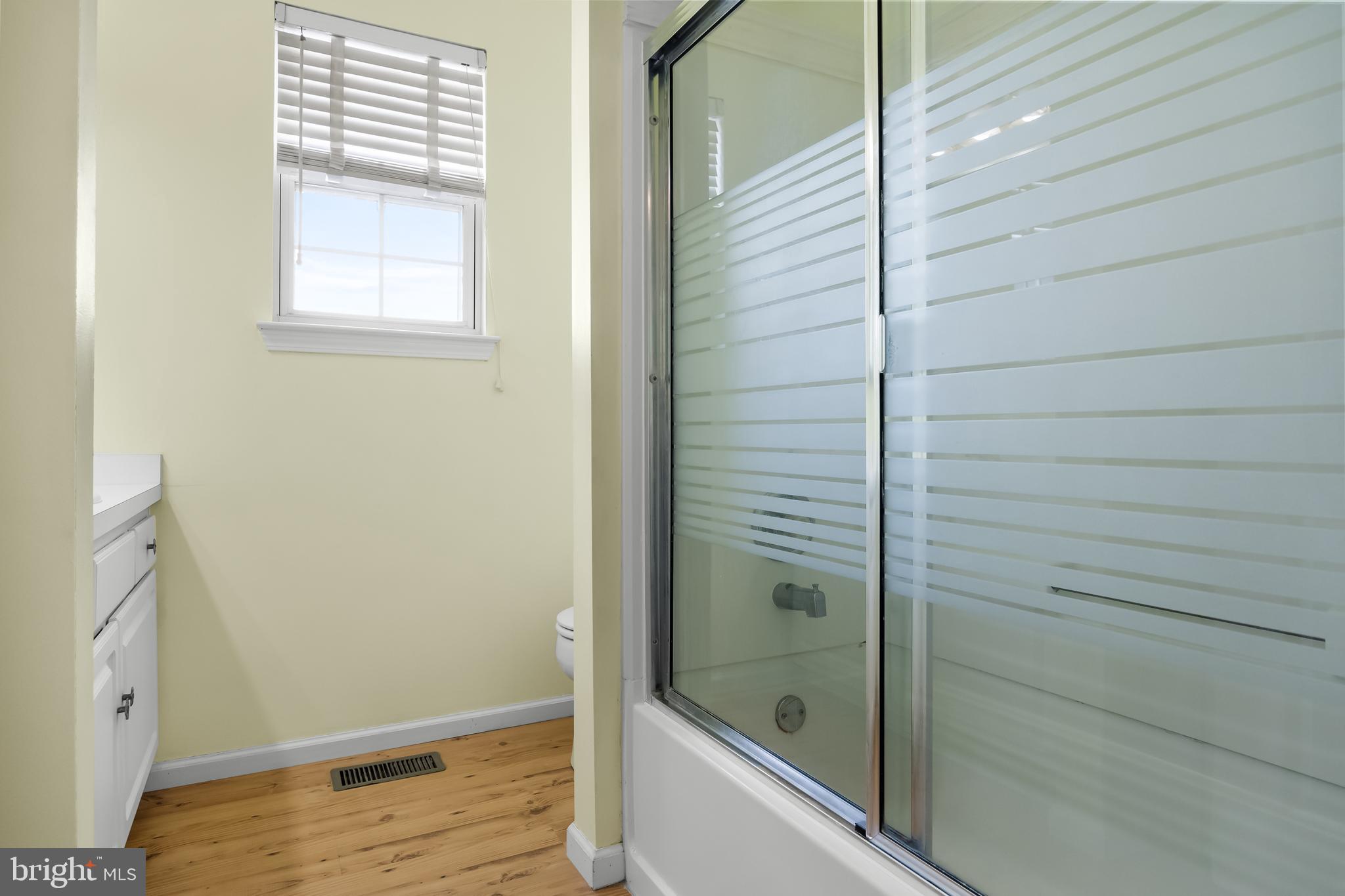 40 Ashley Drive Delran, NJ 08075 - Photo 32 of 45 Bathroom