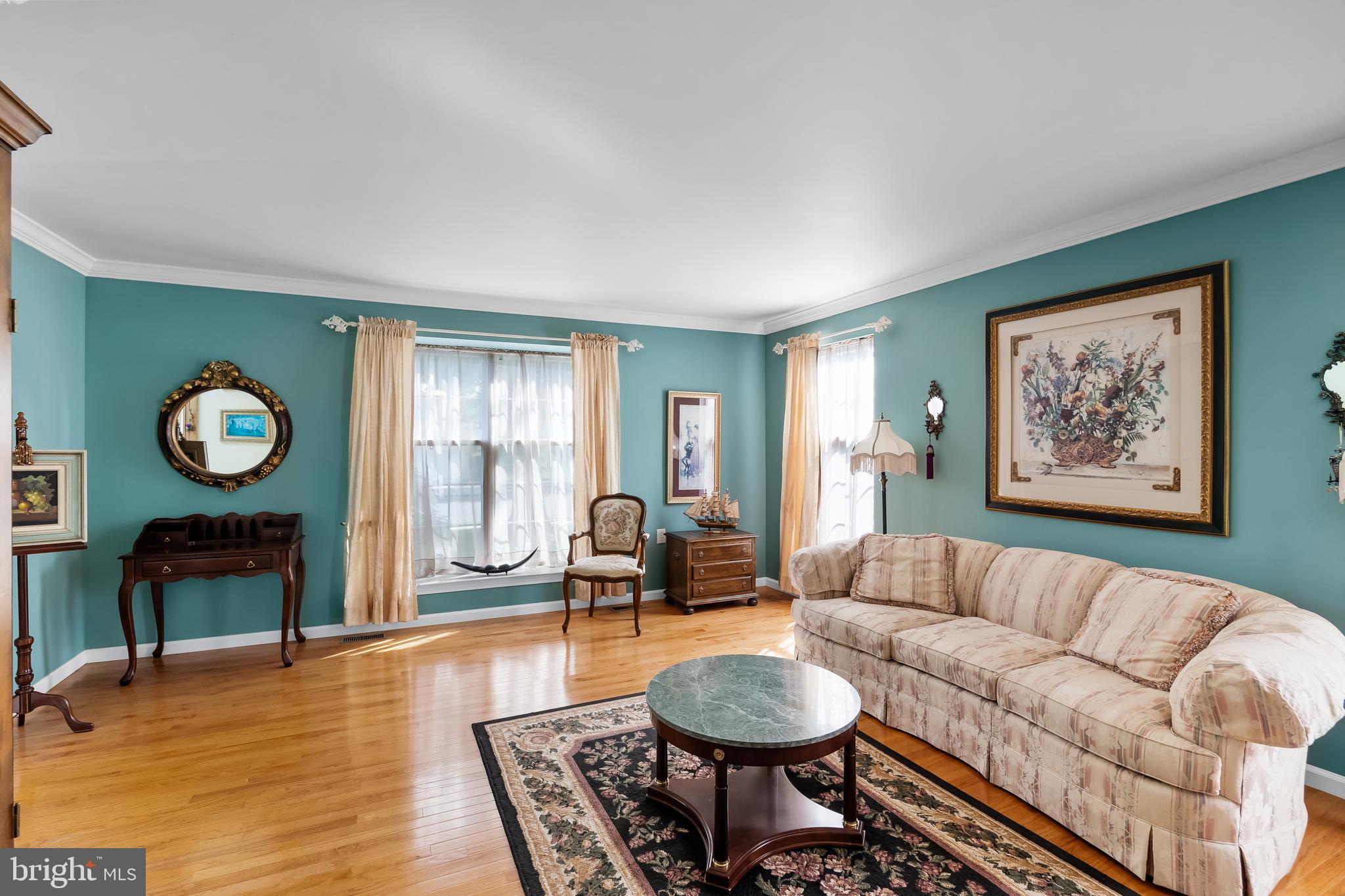 40 Ashley Drive Delran, NJ 08075 - Photo 8 of 45 Living Room